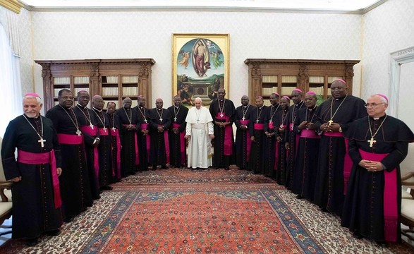 Papa Francisco: a Igreja que sonhamos é adoradora e serva de todos e dos  últimos - Diocese de Itabira - Cel. Fabriciano